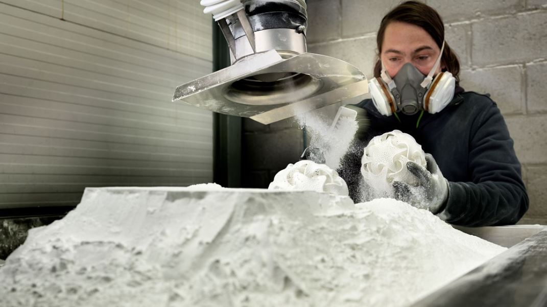 iMaterialise&#039;s service technicians handle the part cleanup so customers don&#039;t have to.
