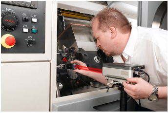 Calibrating a machine with a laser interferometer